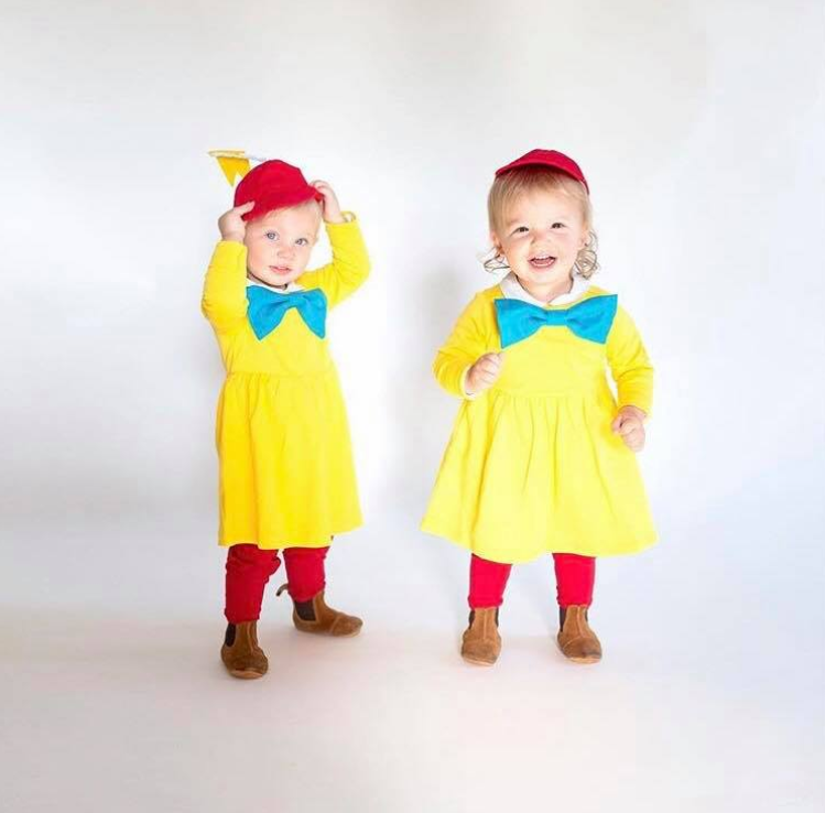 An image of two children with a yellow costume on Facebook.