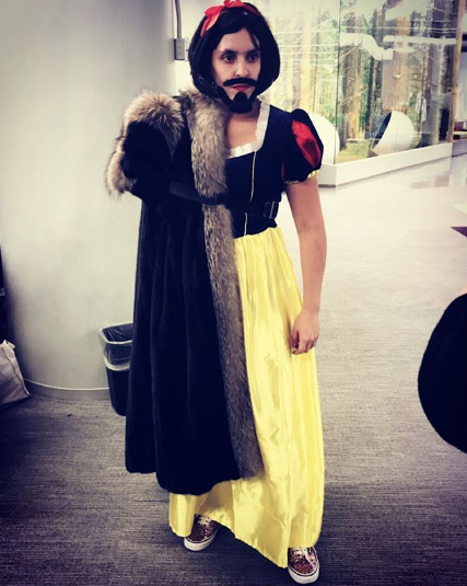 Post from @BRASILSONG3 displaying JON SNOW WHITE's costume on Instagram.